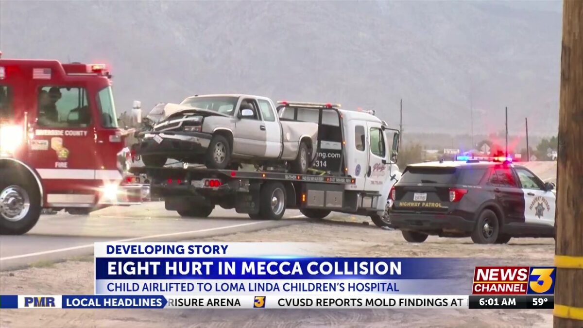 8 people hospitalized after crash in Mecca