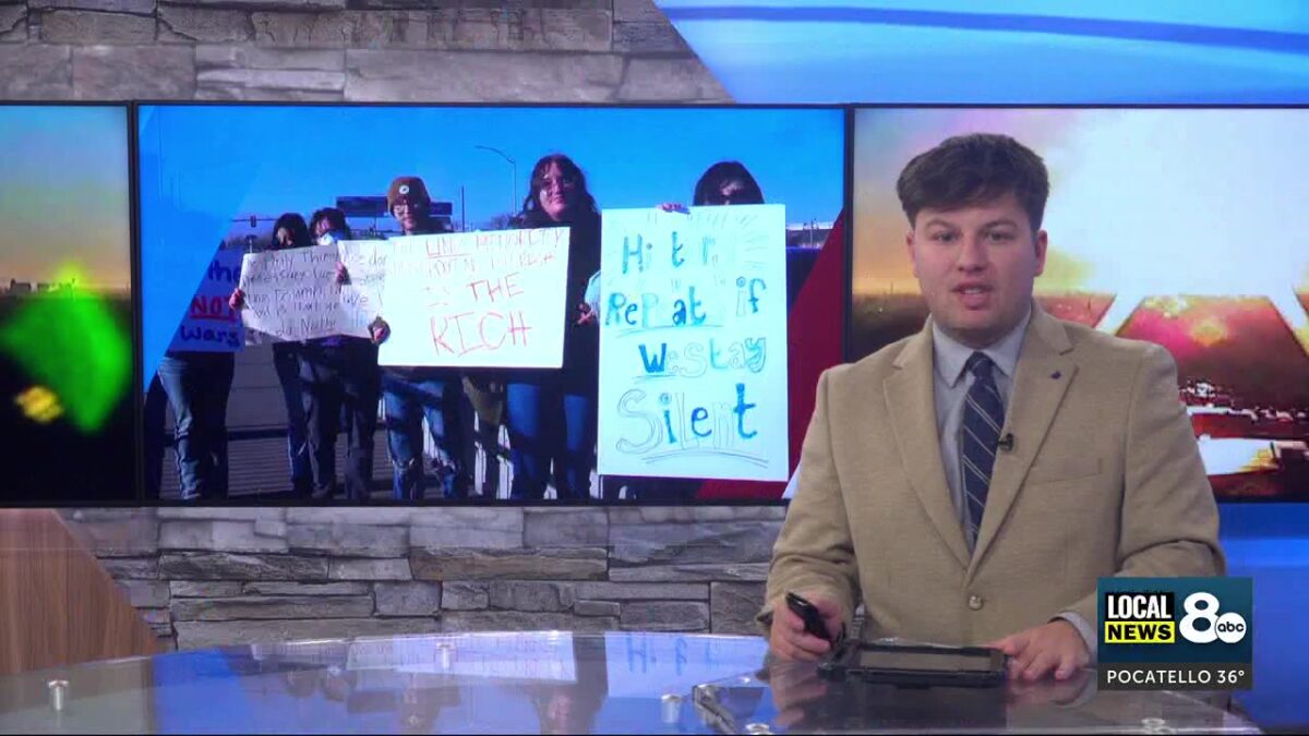 Protesters Gather on Broadway Bridge Speaking Out Against Wars