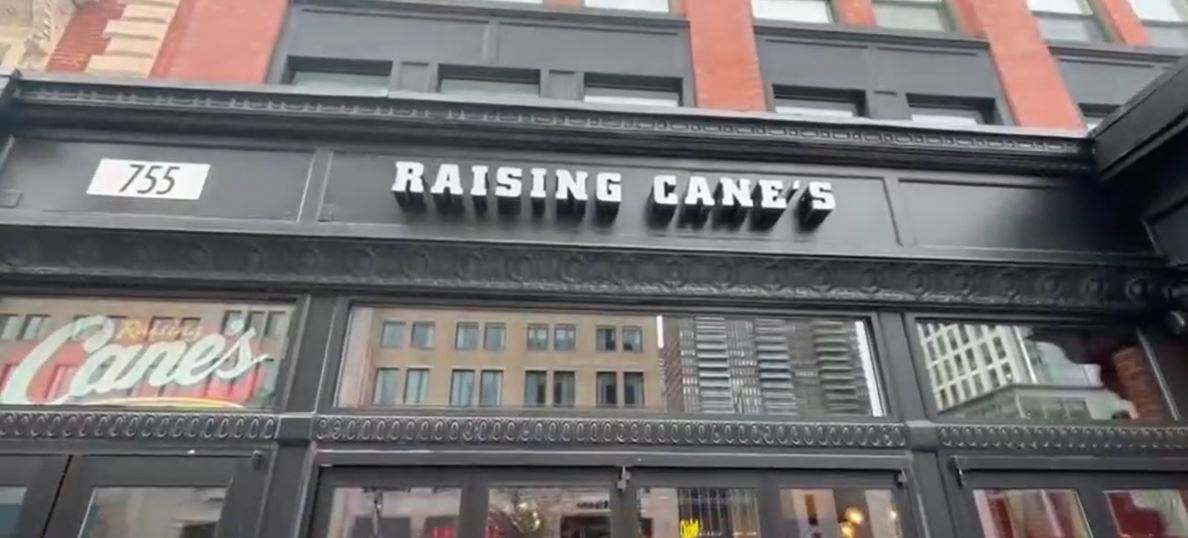 Raising Cane’s alleged in a lawsuit that its Back Bay landlord is trying to evict the restaurant over the smell of its chicken fingers and that the move is tied to a dispute over lease rights.
