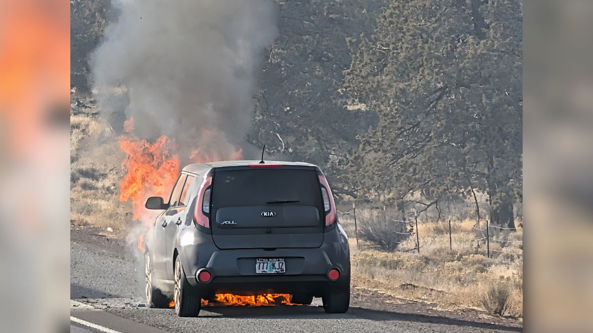 Vehicle fire sparks lane closure on Highway 97 in Oregon