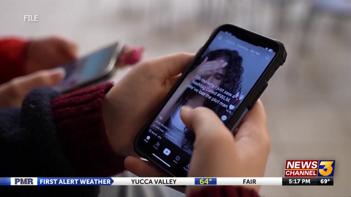 Palm Springs Unified approves cell phone restriction