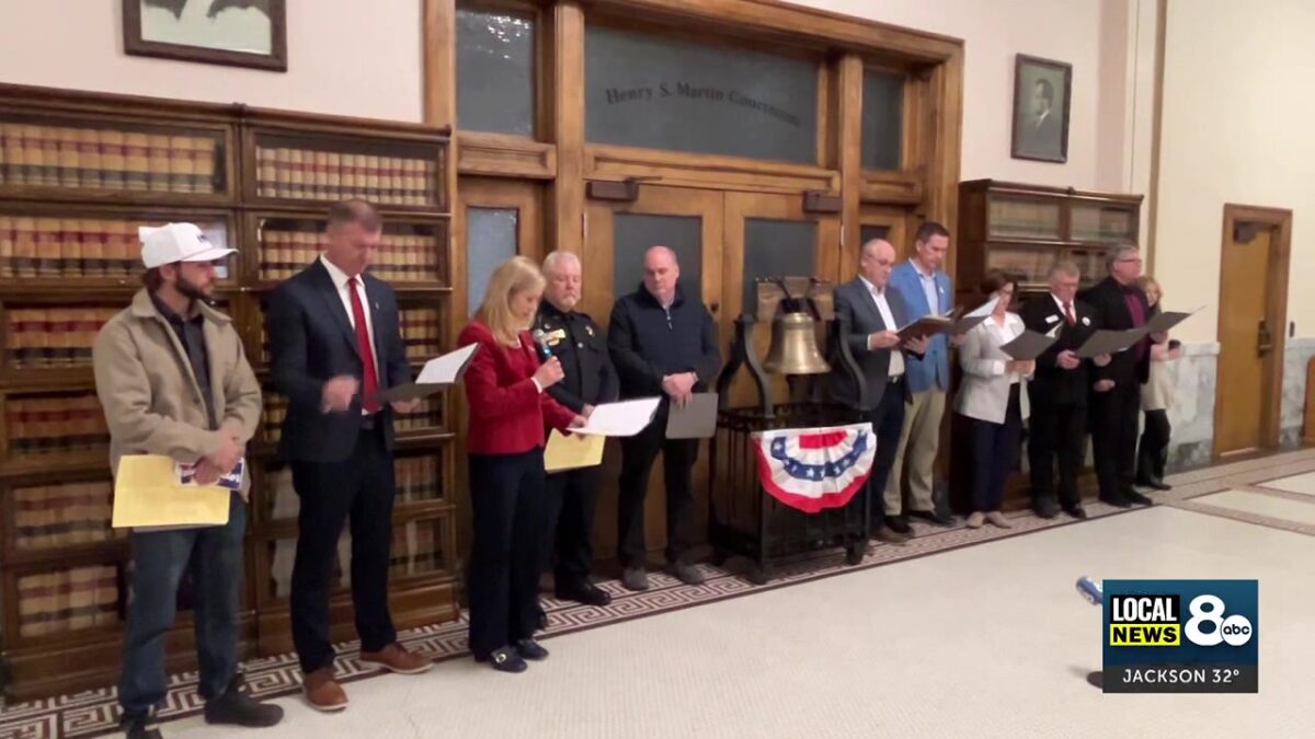 A star-spangled celebration: Dignitaries read Declaration of Independence at local courthouse
