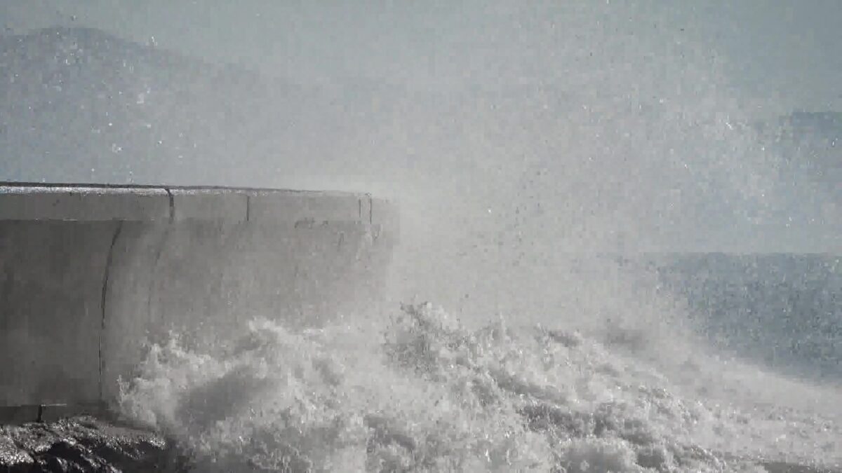 Another Round of King Tides Crash into the Coast