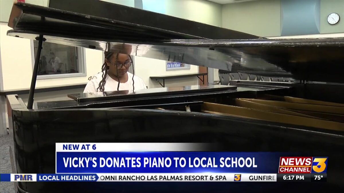 Vicky’s of Sante Fe donates piano to Painted Hills Middle School