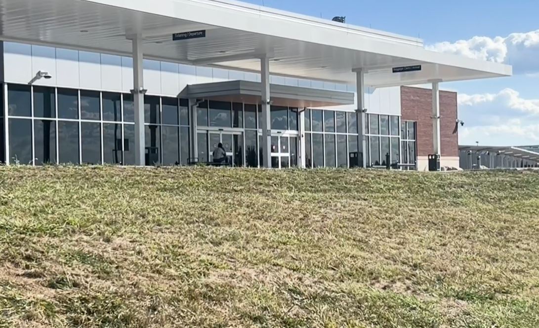 Flight cancellations and delays at Columbia Regional Airport