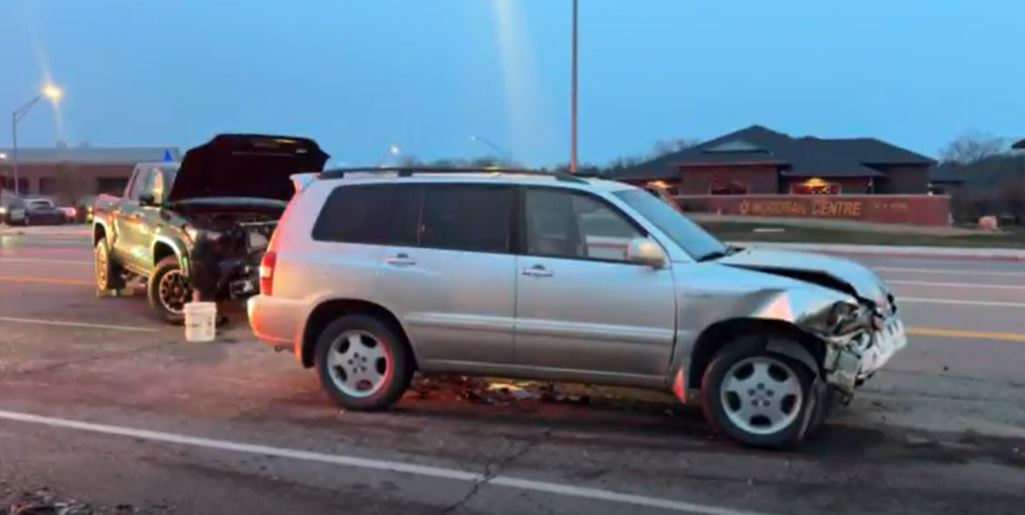 Three-vehicle crash leads to lane closure on Nifong Boulevard