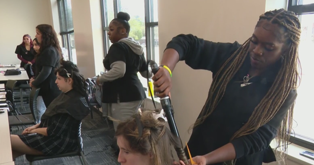 Mesquite teens with special needs get prom‑ready thanks to student volunteers