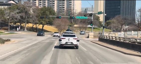A viral video out of Austin is raising questions about how self‑driving cars respond during emergencies.