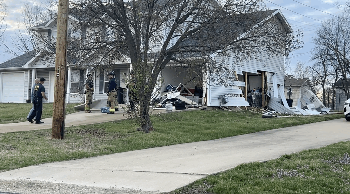 Car crashes into North Columbia duplex