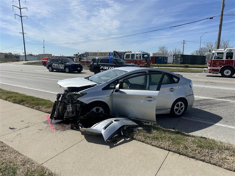 Lane of Vandiver Drive in Columbia closed after crash