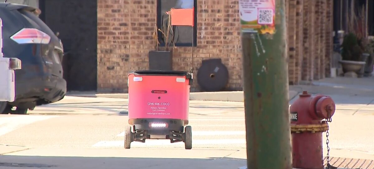 A food delivery robot in Chicago is going viral