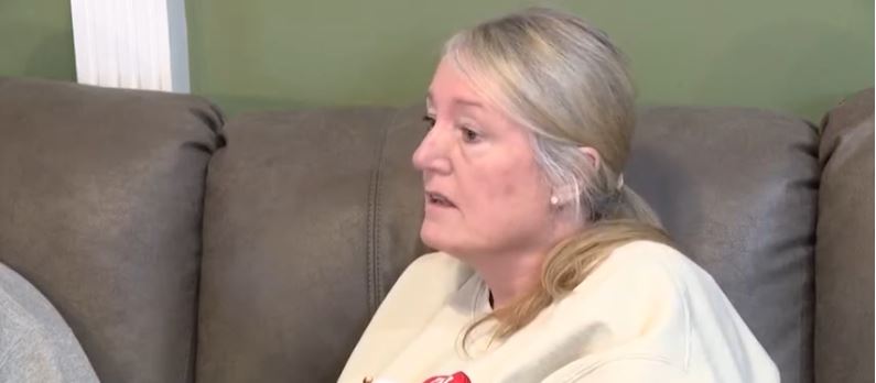 Bobby and Debbie Wilburn of New Albany say thieves stole and altered checks they dropped at the Elm Street post office