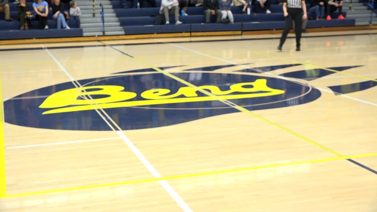 Bend High says goodbye to historic gym with final game