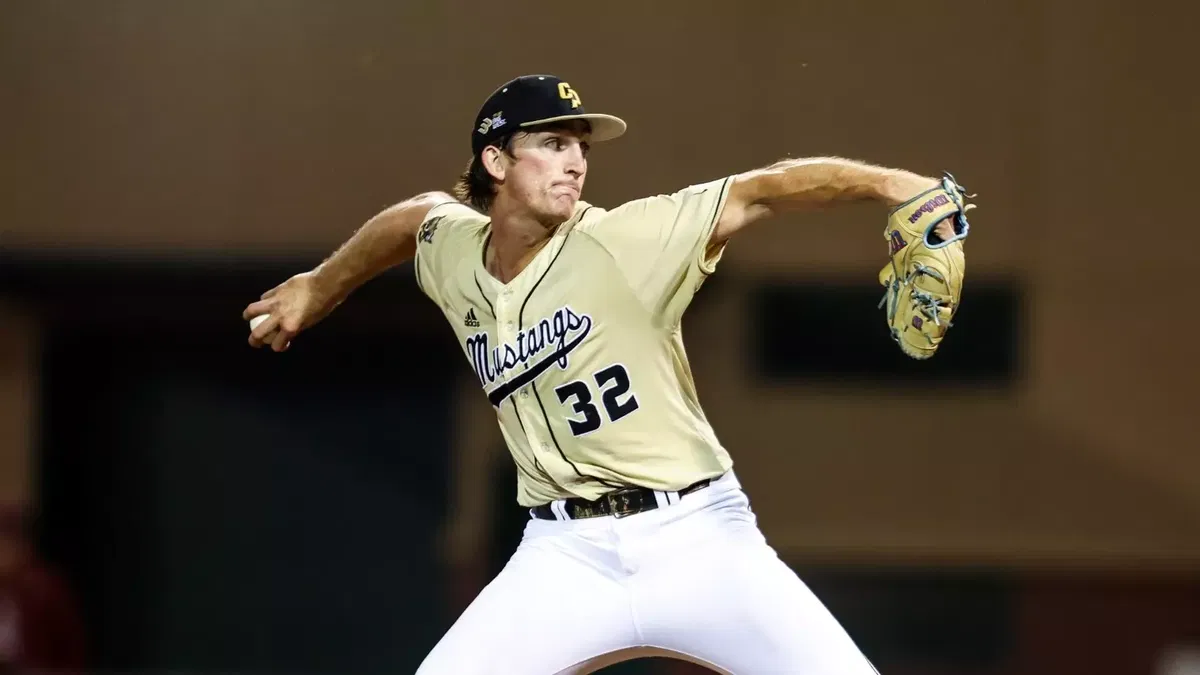 Trip to Hawai’i is a sweeping success for Cal Poly Baseball