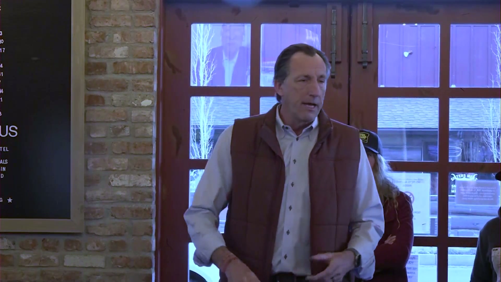 Chris Dudley focuses on Oregon’s future at campaign stop in Sisters