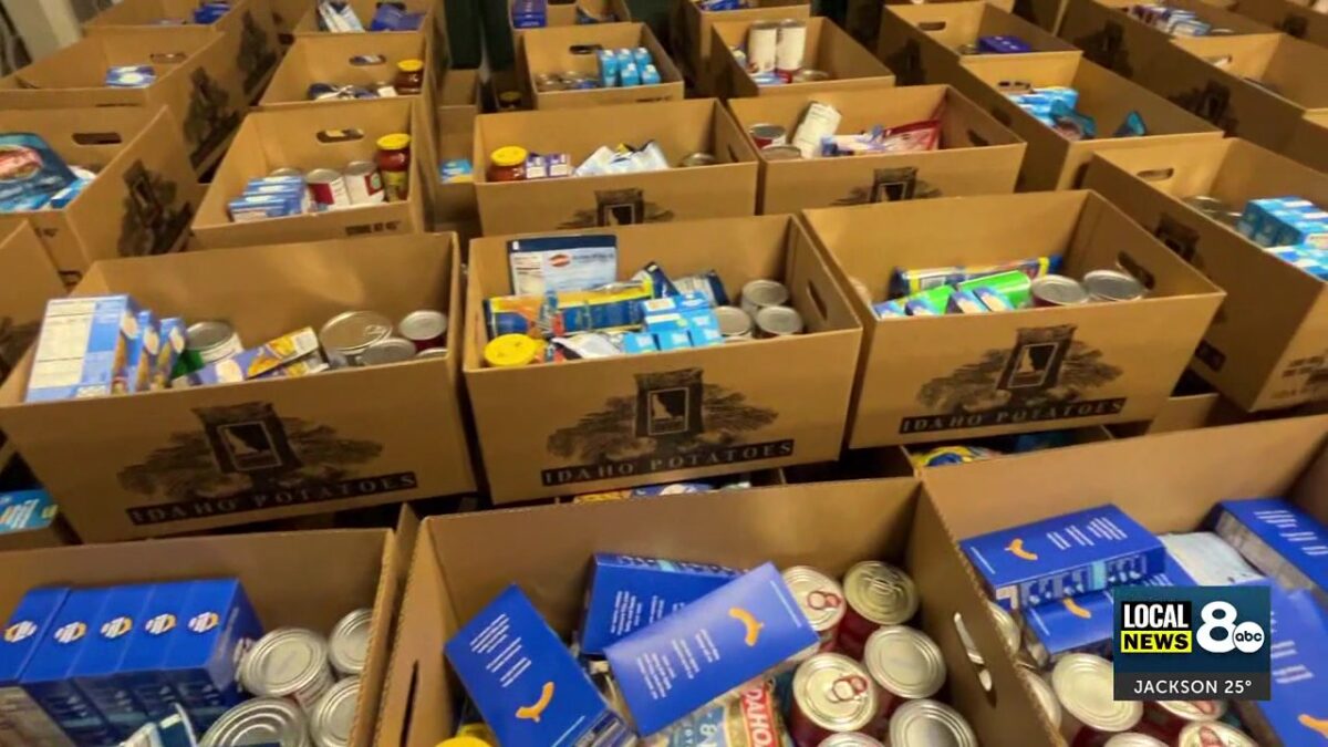 Elks Lodge food drive giving away 800 boxes Saturday morning