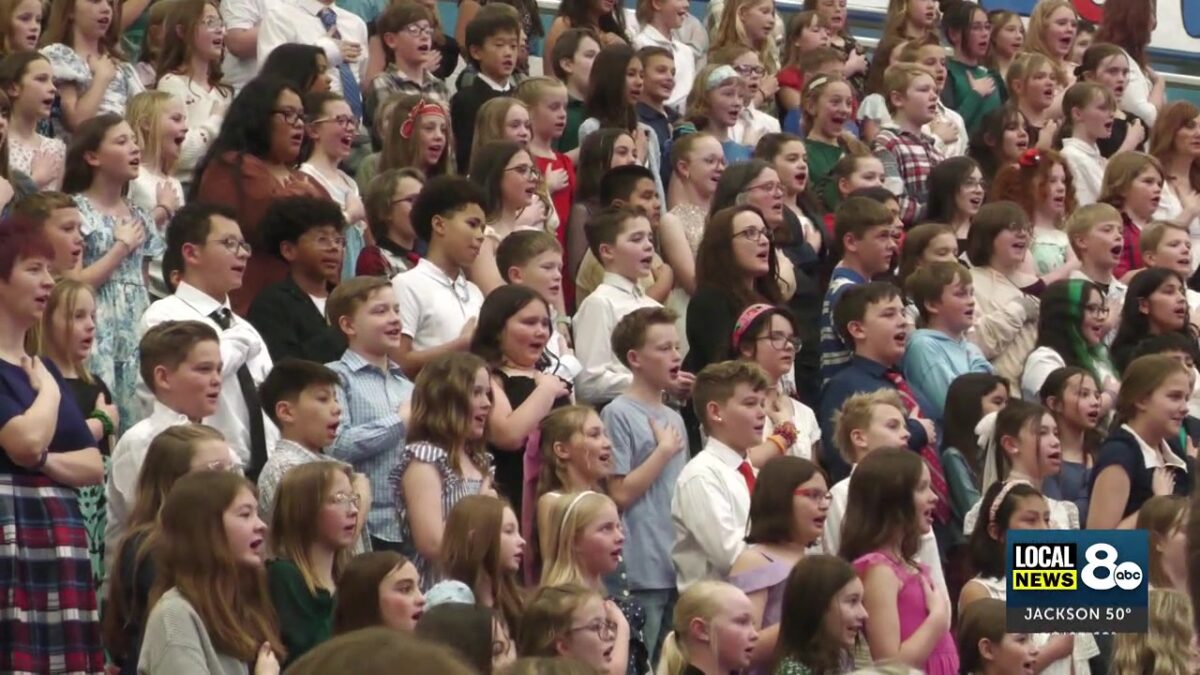 ‘Oh Say Can You See:’  Students sing out in 5th Grade Patriotic Program