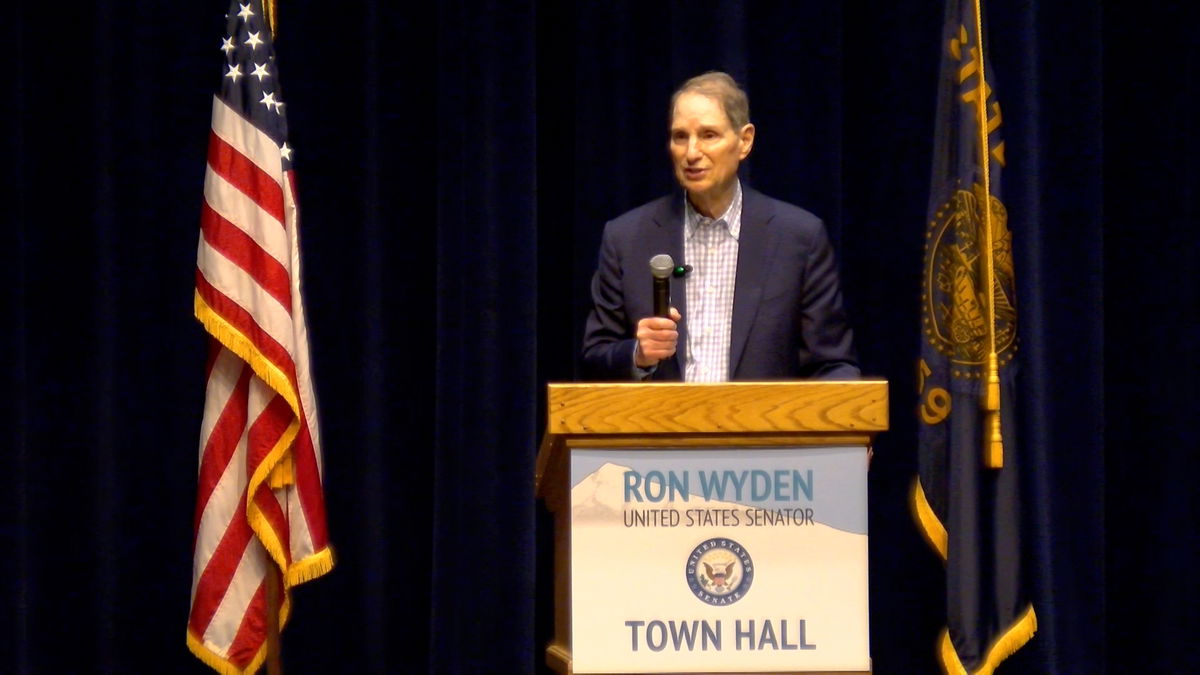 Senator Wyden to hold Prineville town hall on swing through Central