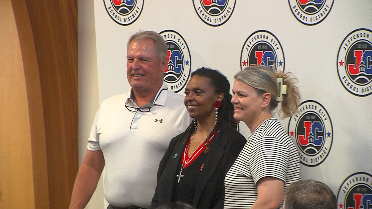 New Jefferson City Board of Education members sworn in