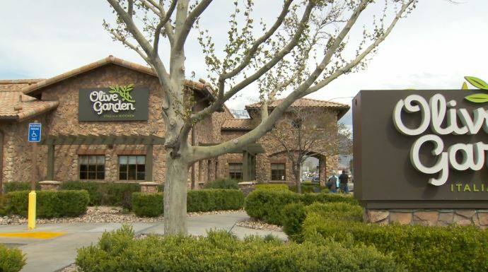 A crowded restaurant