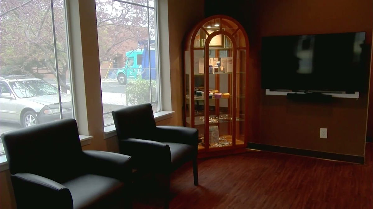 Naked man breaks into Bend business