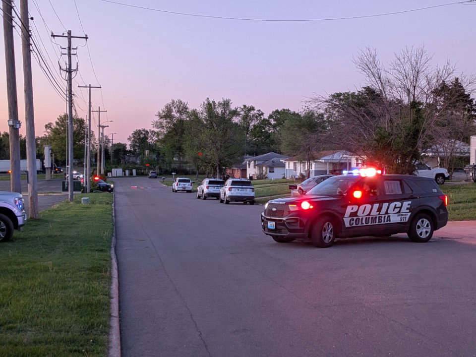 Police involved in standoff in Columbia neighborhood just south of I-70