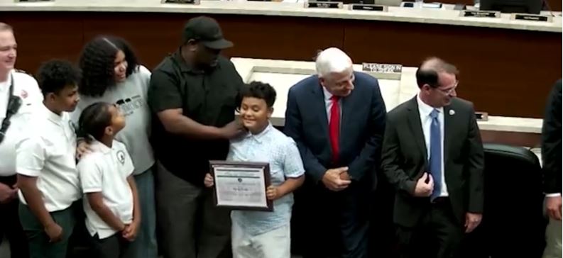 The Slidell City Council honored two neighbors for their bravery after they rescued a bedridden woman from a house fire earlier this month.