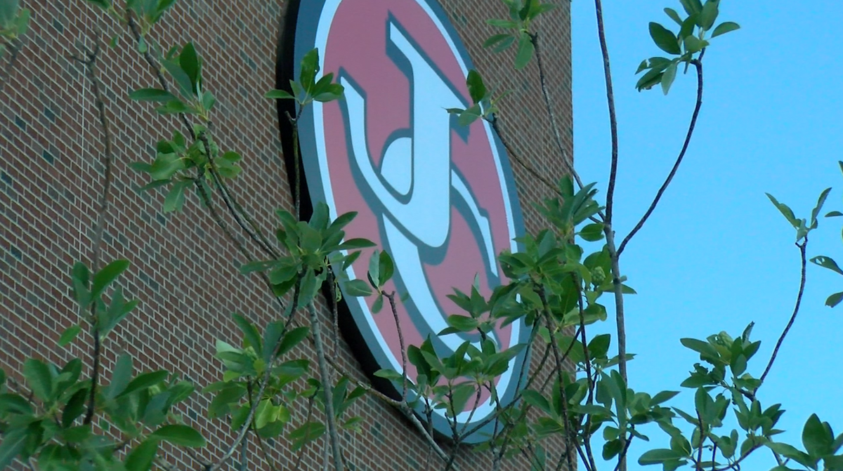 Student removed from JCHS after being found with weapon during vape search