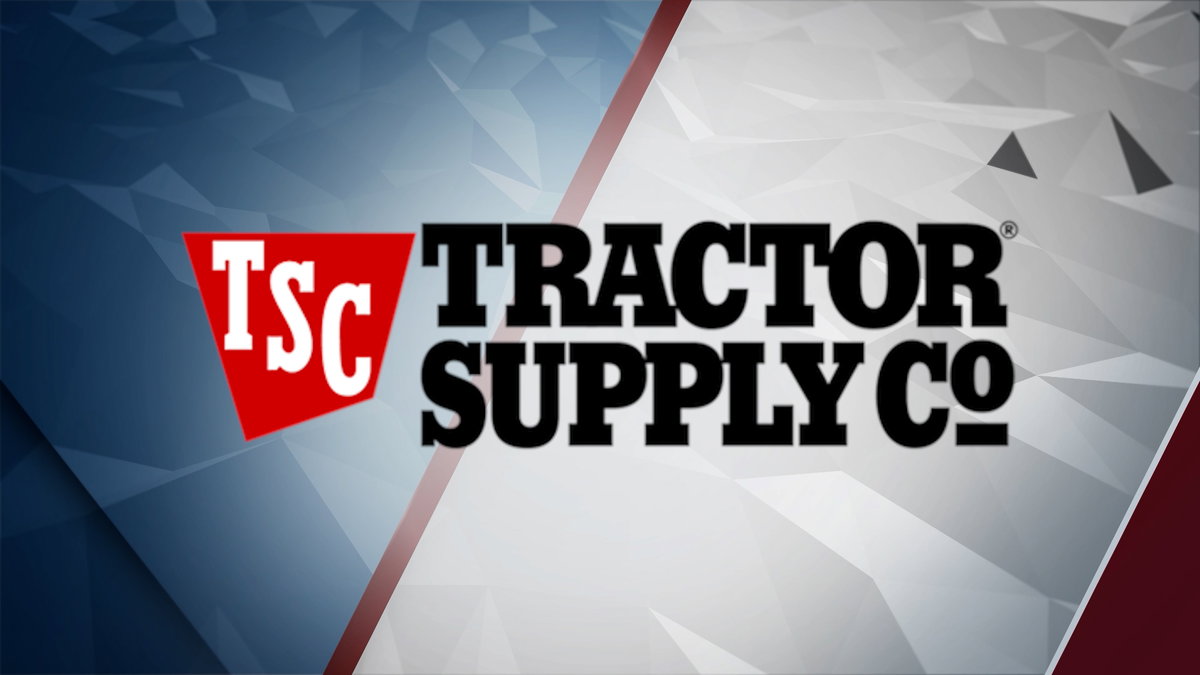 Grand opening of new Redmond Tractor Supply store features free treats and adoptable dogs
