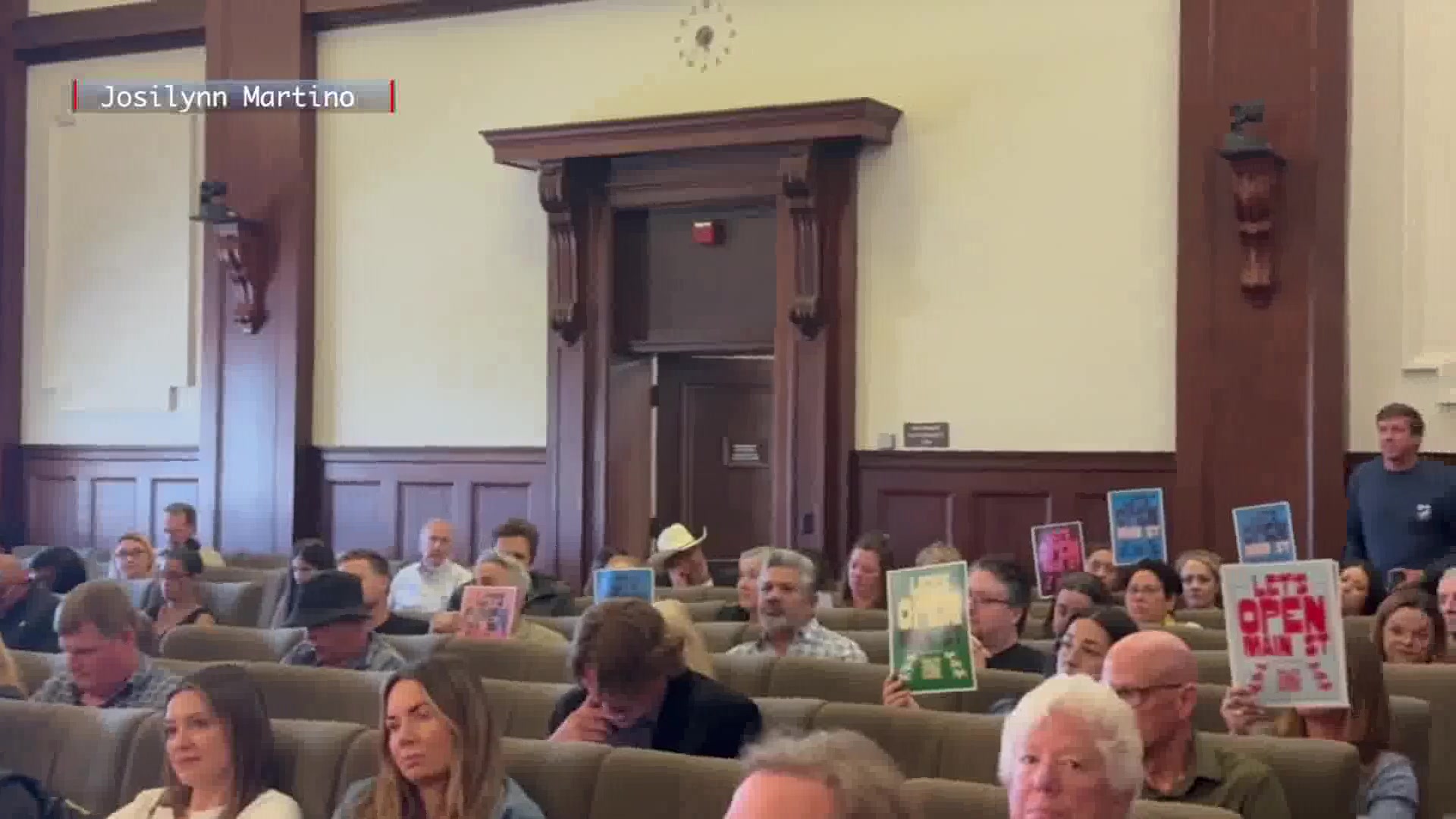 Business owners urge Ventura to reopen Main St.