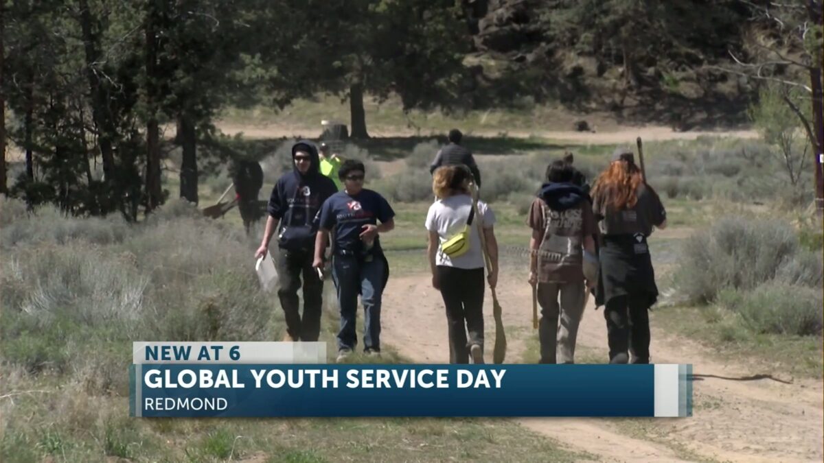 Heart of Oregon Corps youth & volunteers clean up Dry Canyon Park on service day