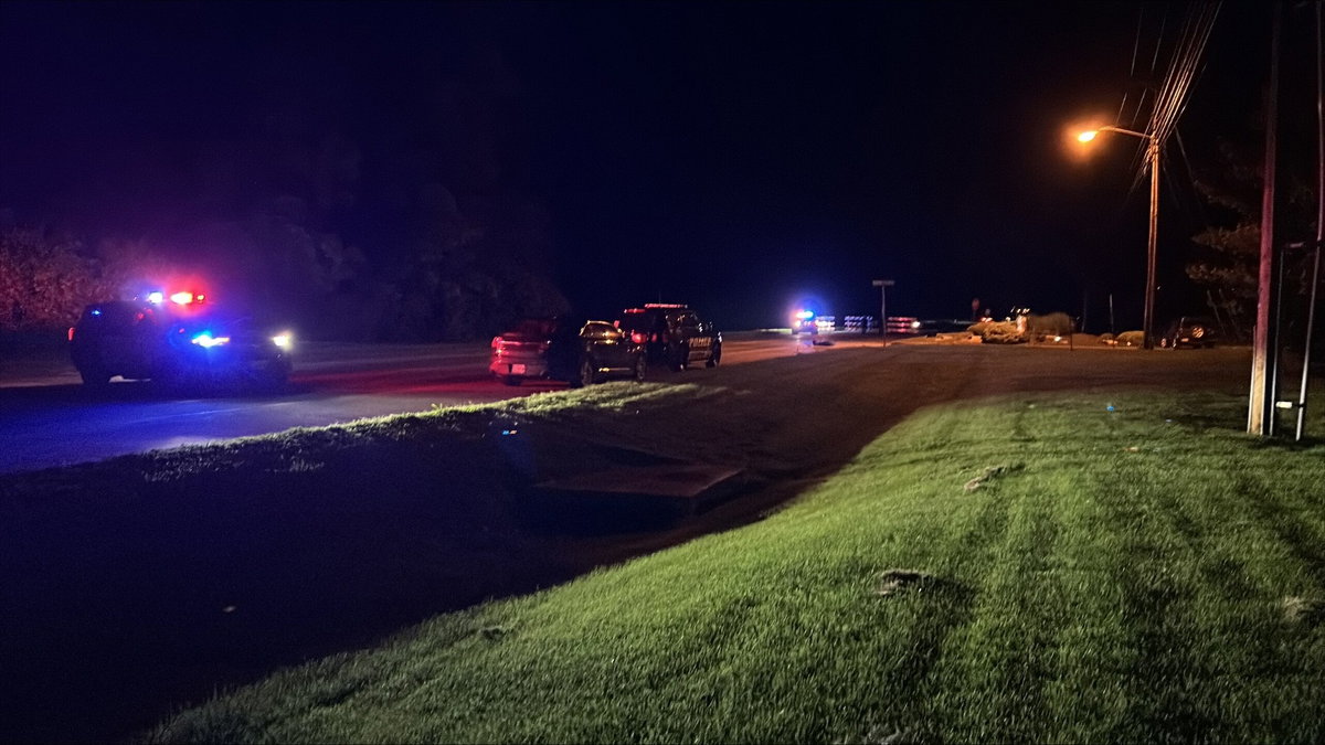 Nifong Boulevard closed off by Columbia police after crash