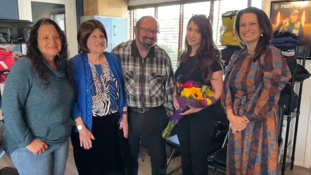 A Huntington Park woman is being rewarded for her kindness after she found a missing 78-year-old woman with dementia who had wandered away from her home.