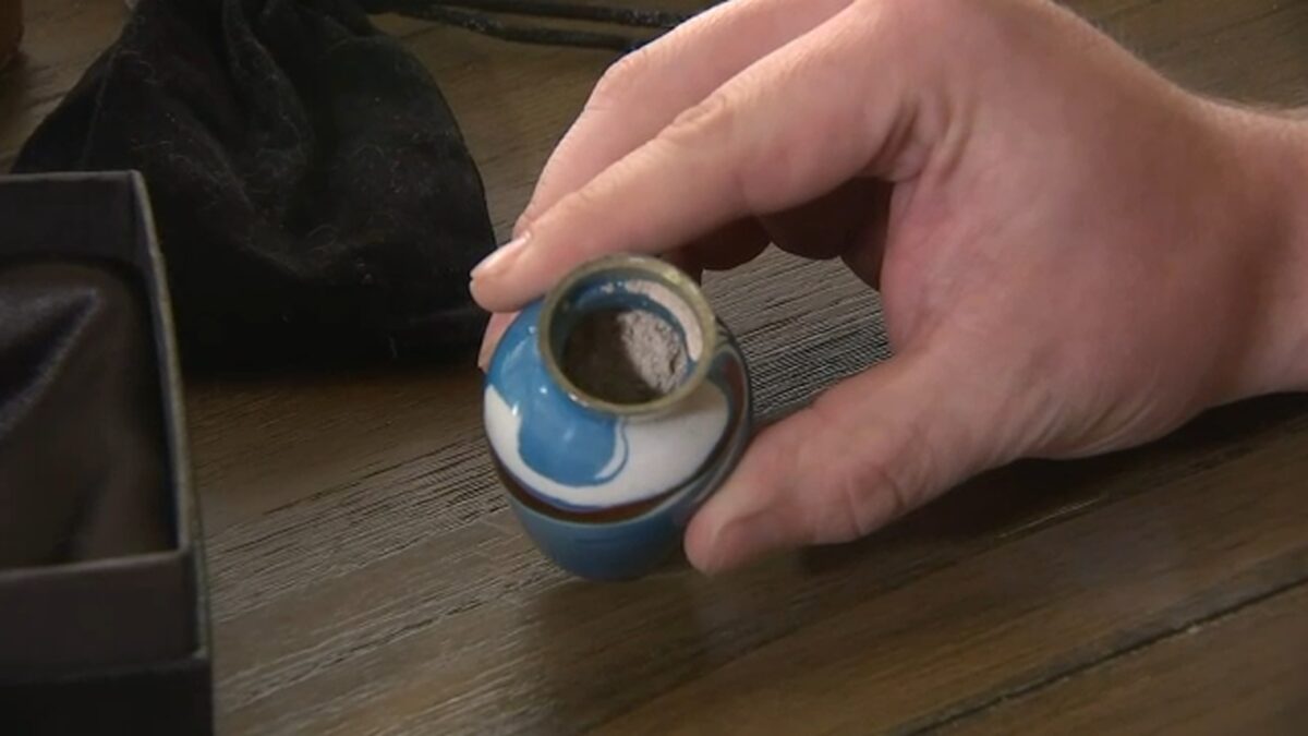 A grieving family says an urn they ordered online to honor their grandfather's memory arrived with what they believe are someone else's ashes already inside