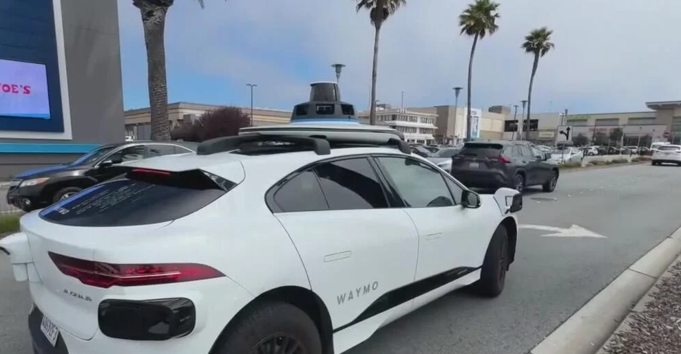 The new Department of Motor Vehicles regulations allow law enforcement agencies to issue notices of traffic violations to driverless cars when they commit moving violations.