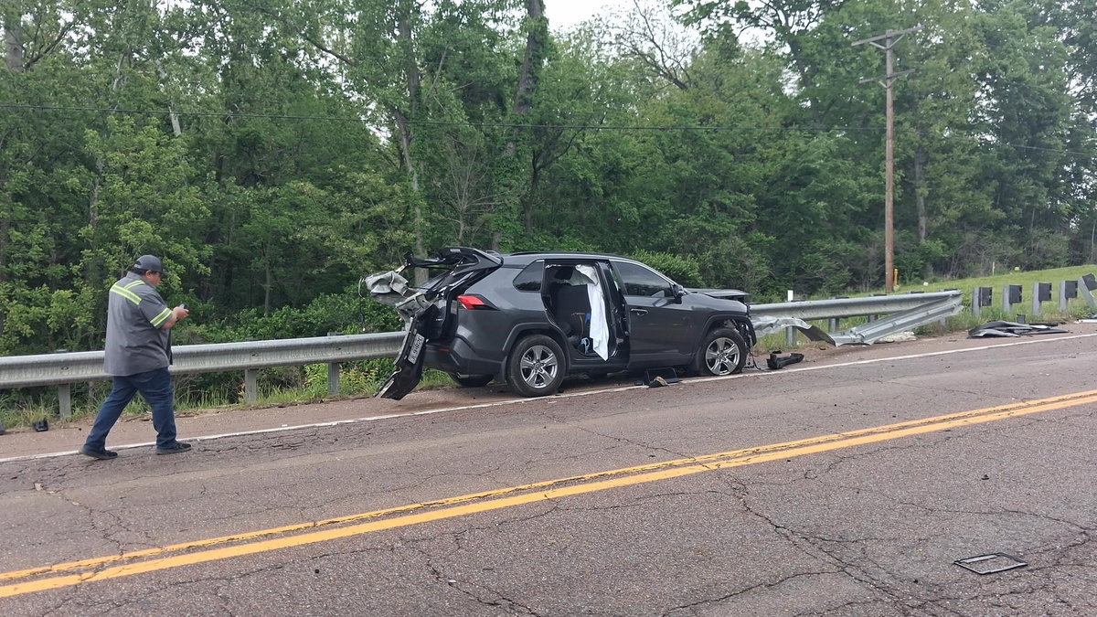 Severe injuries reported in crash that shut down Columbia road