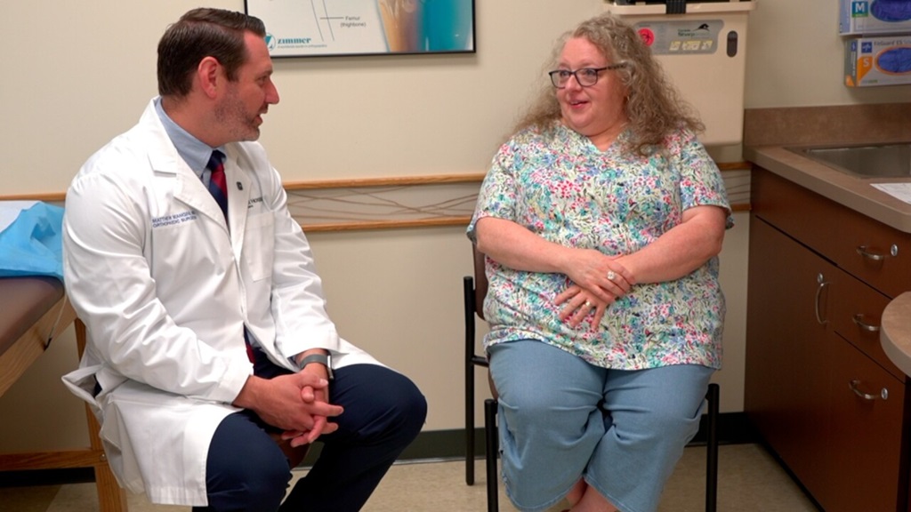 Dr. Matthew Mangini and patient Amy West discuss a hip replacement that gave her a new lease on life.