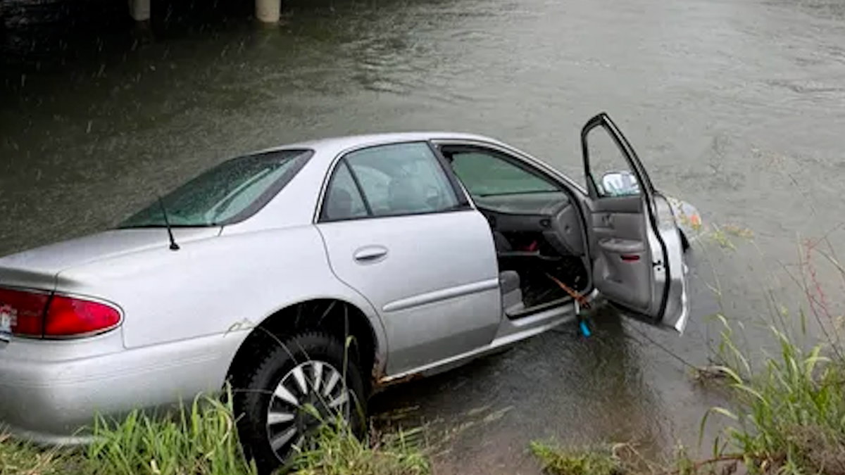 Good Samaritan rescues driver after car plunges into Bonneville County Canal