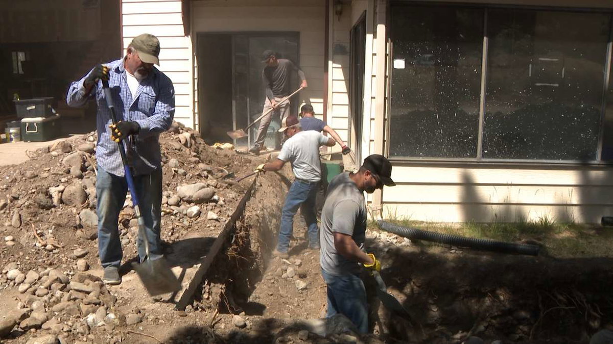 Community helps family who lost condo in Cottonwood Fire