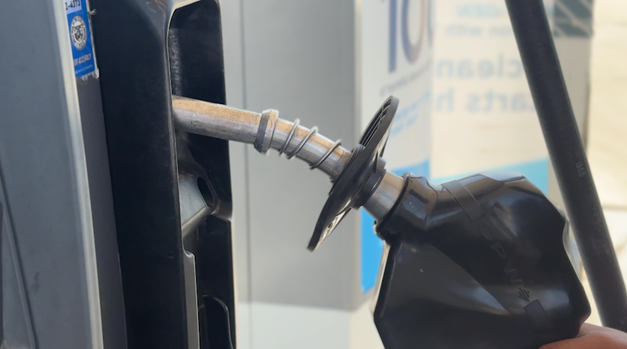 Travelers take advantage of lower gas prices in Yuma
