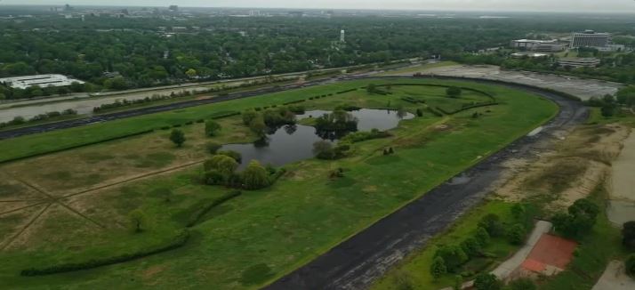Illinois leaders and fans across the Chicago area are reacting Friday after the Chicago Bears' Board of Directors voted to advance the stadium development in Hammond