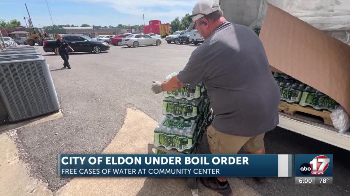 City of Eldon hands out free water while under boil order