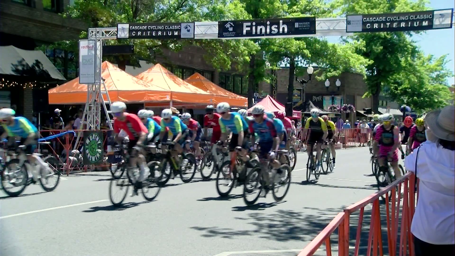 Cascade Cycling Classic brings cyclists and community together in downtown Bend