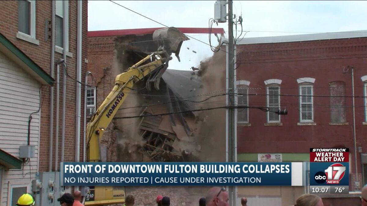 Front of downtown Fulton building collapses