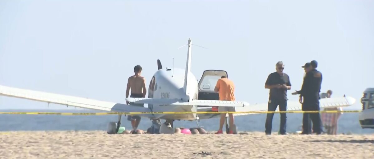 KCALKCBS Plane Lands on Beach