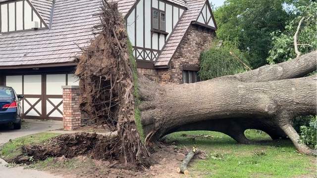 Thousands of people are still without power as crews continue recovery efforts