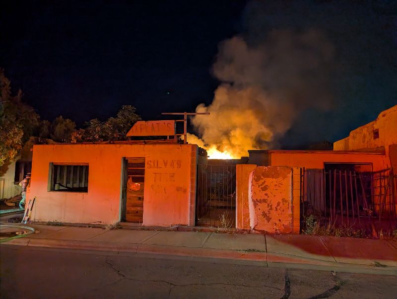 Las Cruces firefighters extinguish fire on N Mesquite Street