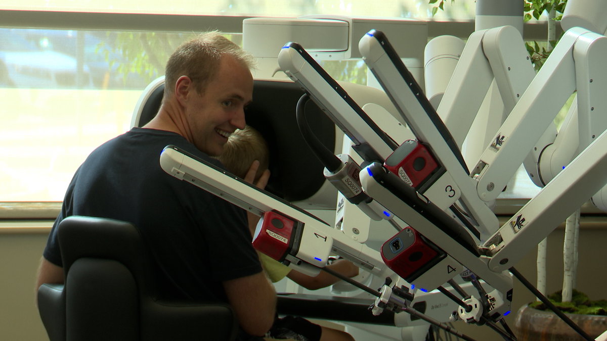“Meet The Robot” at Portneuf Medical Center welcomes community to try Da Vinci 5 Surgery Robot