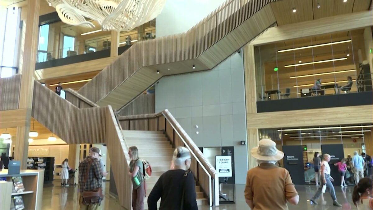 Deschutes Public Library Board extends search for new director