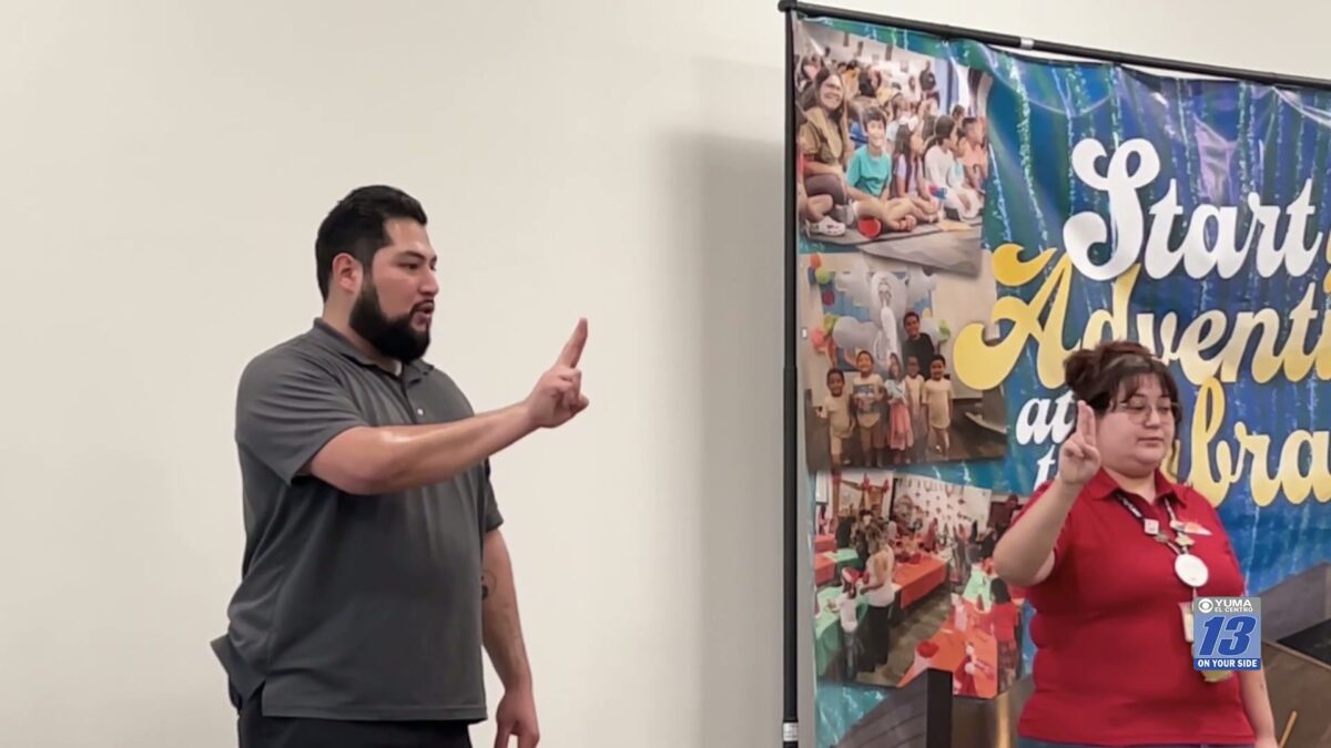 El Centro Public Library holds sign language story time